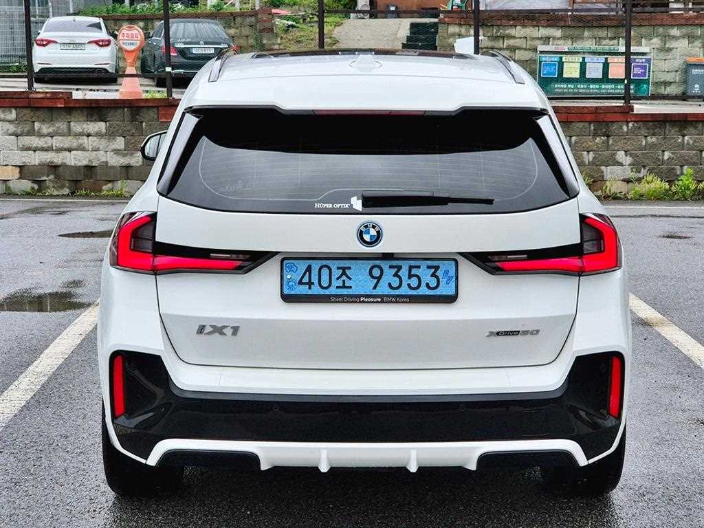 BMW iX1 - Vista 5