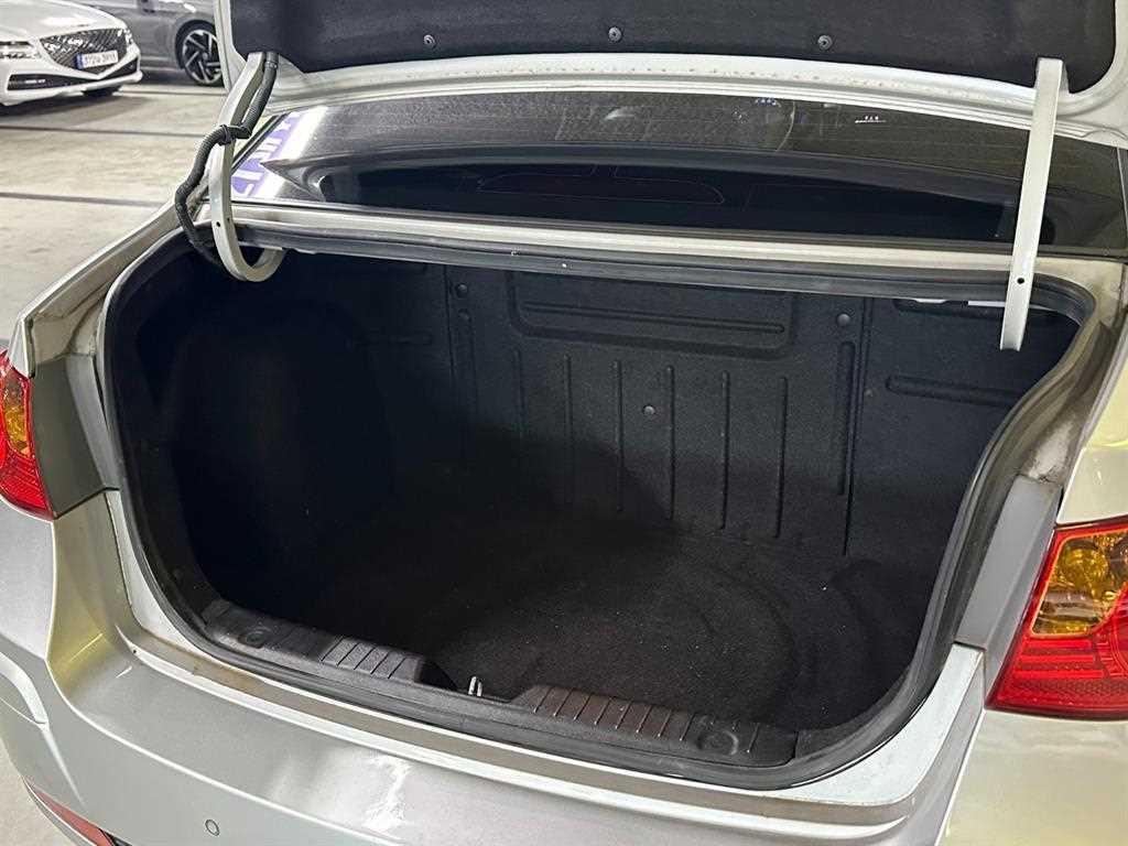HYUNDAI Avante - Vista 12
