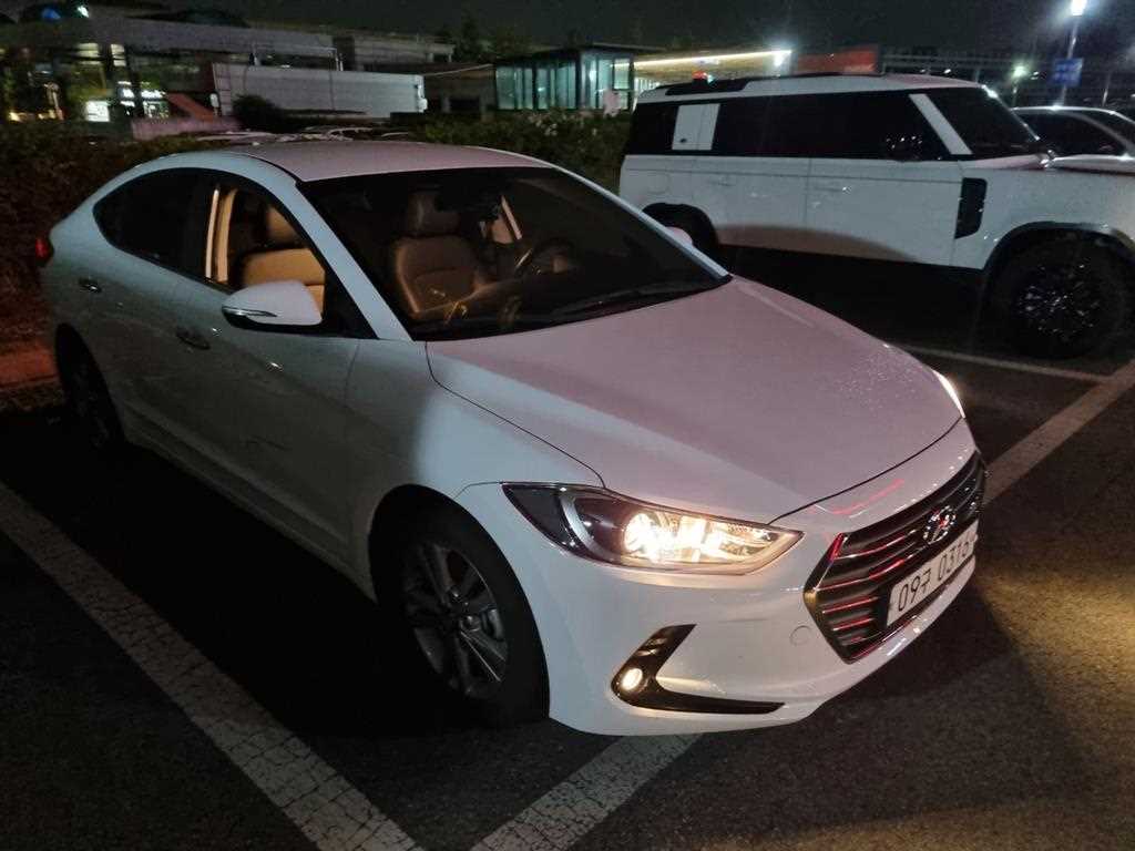 HYUNDAI Avante - Vista 3