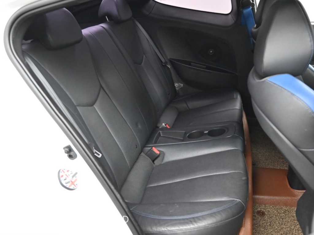 HYUNDAI Veloster - Vista 12