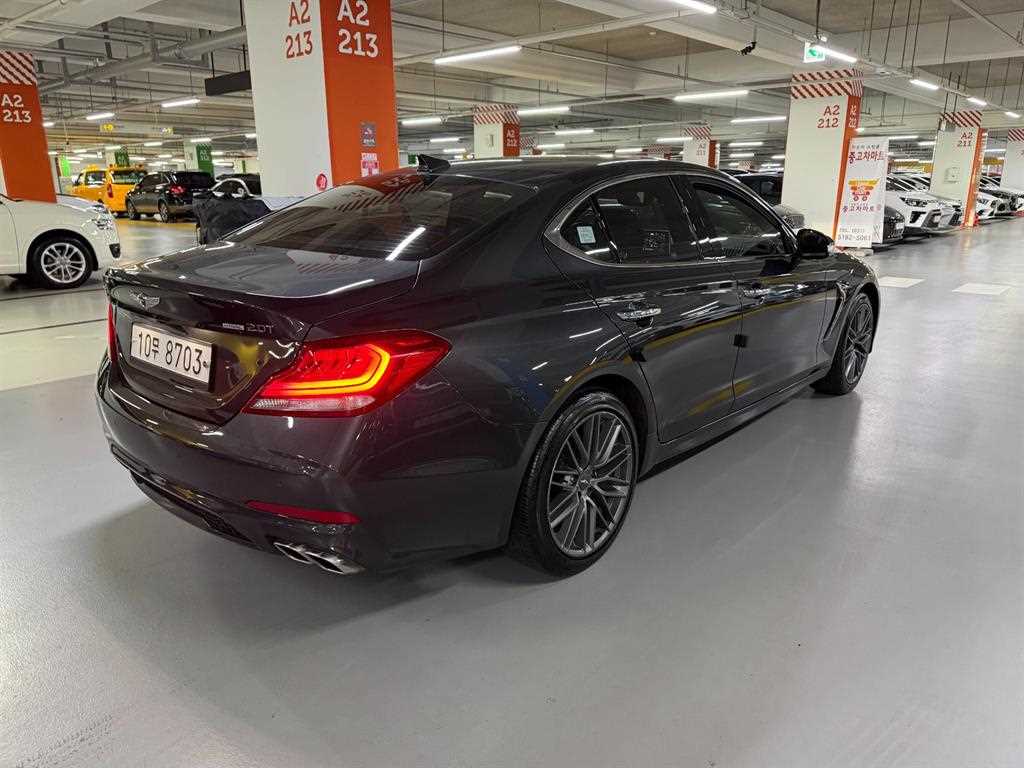 Genesis G70 - Vista 4