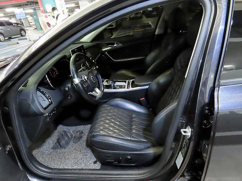 KIA Stinger - Vista 6
