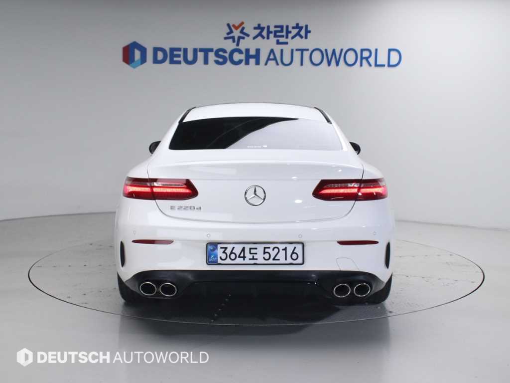 Mercedes Benz E class - Vista 4