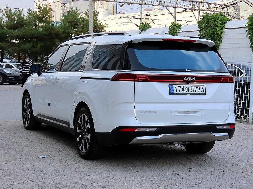 KIA Carnival - Vista 3