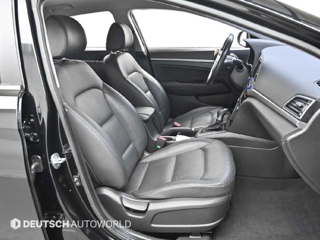 HYUNDAI Avante - Vista 10