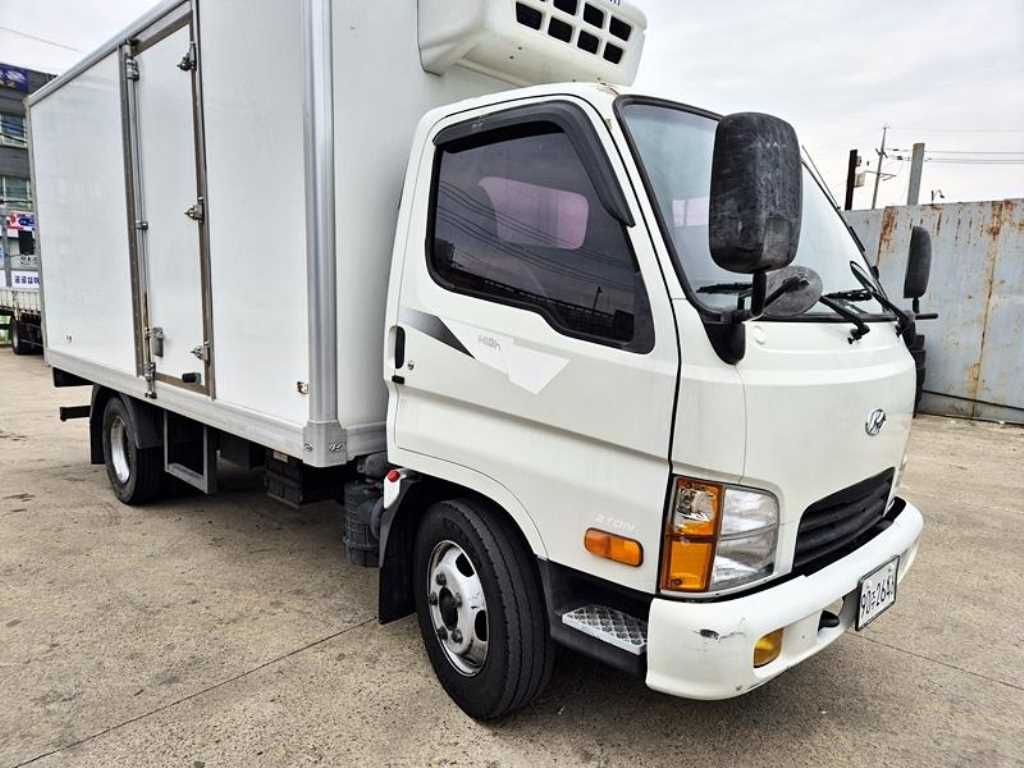 medium and large cargo truck - Vista 3