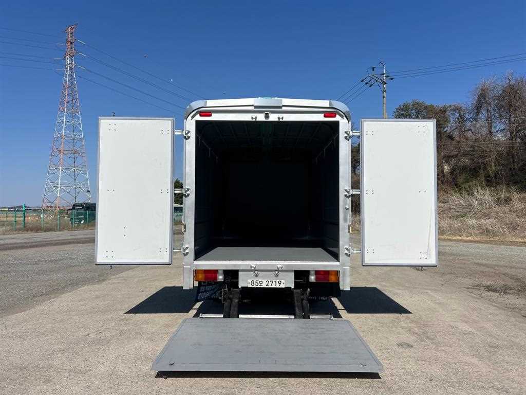 medium and large cargo truck - Vista 8