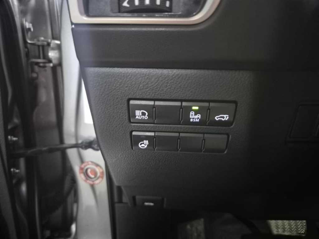 Lexus NX - Vista 11