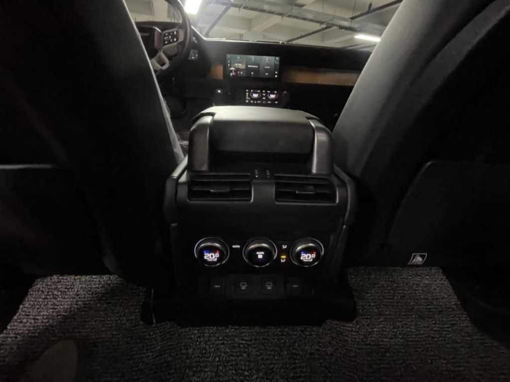Land Rover Defender - Vista 12