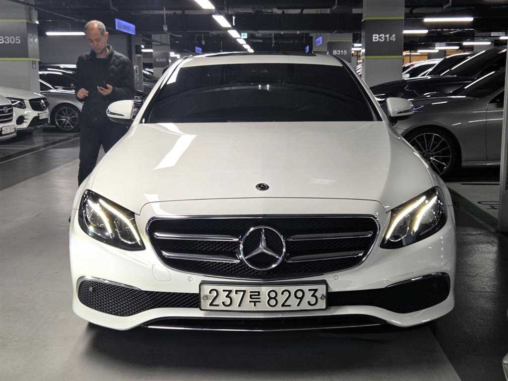 Mercedes Benz E class - Vista 2