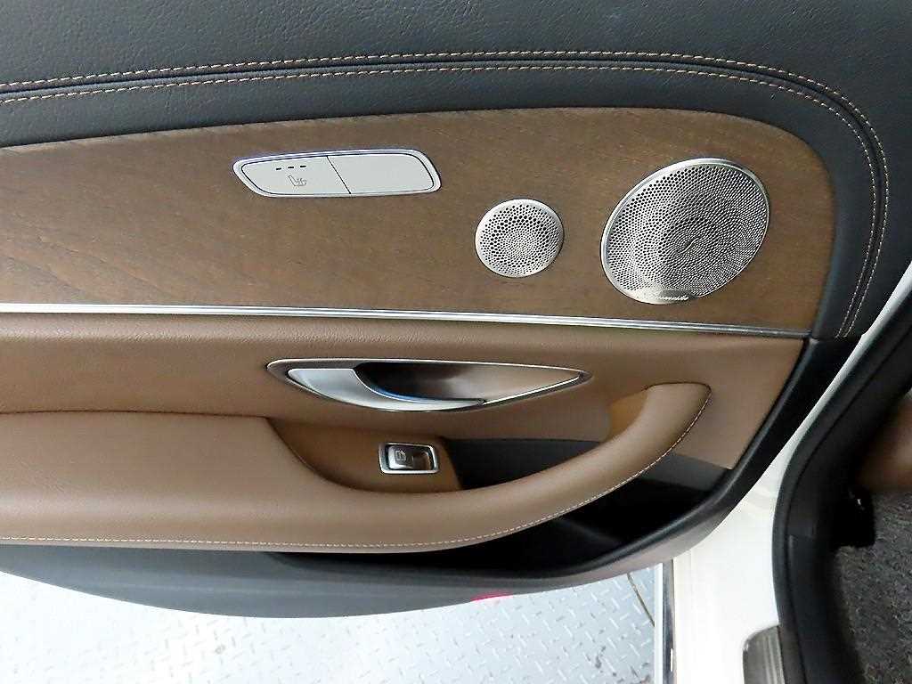 Mercedes Benz E class - Vista 12