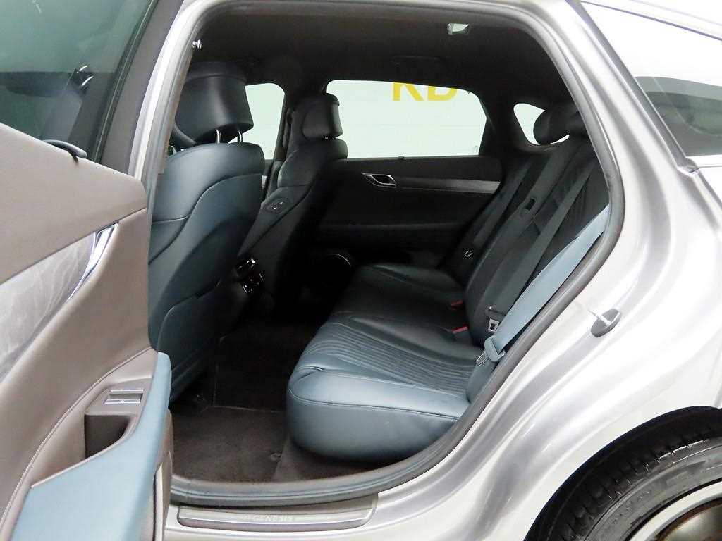 Genesis G80 - Vista 12