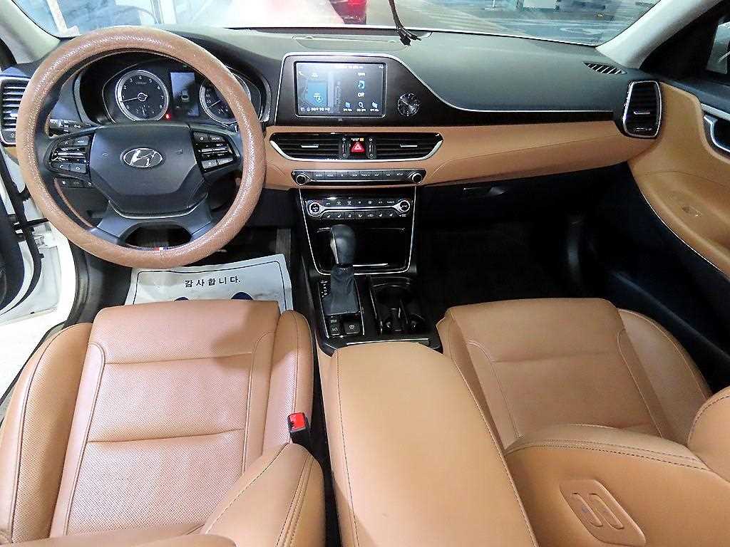 HYUNDAI Grandeur - Vista 10