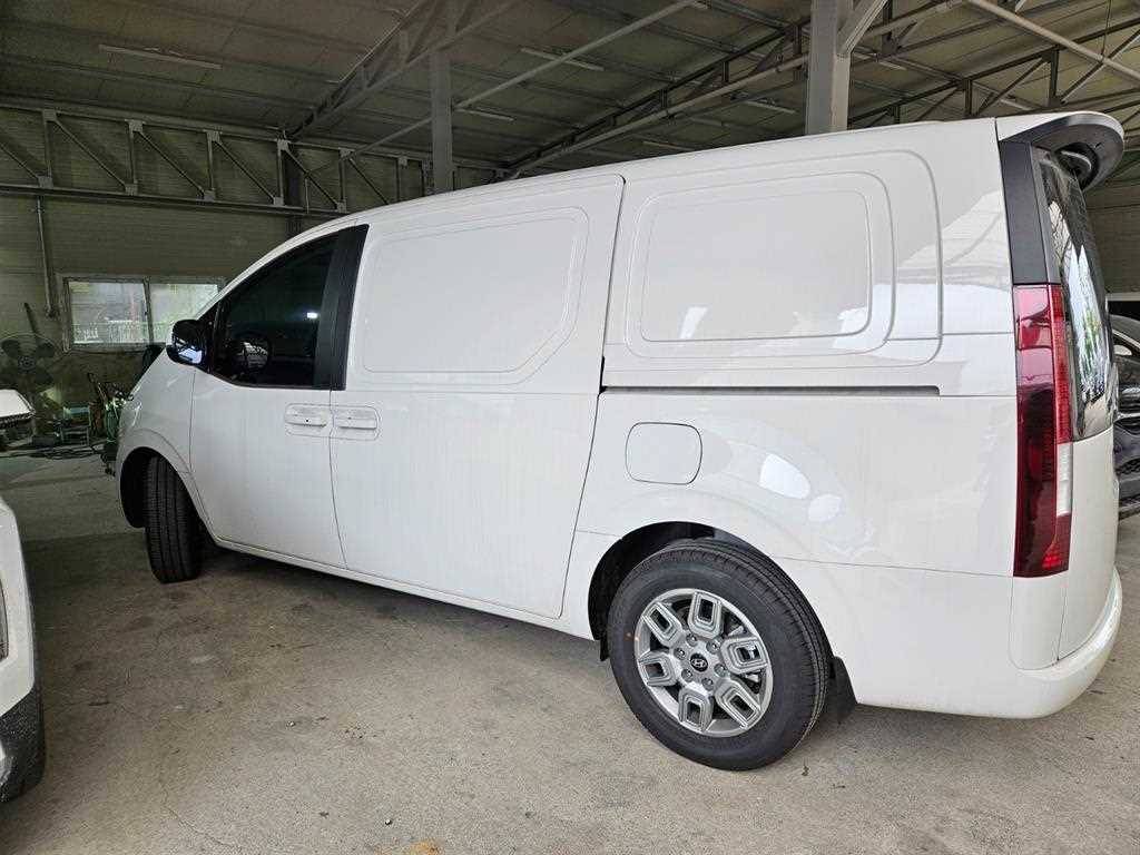 HYUNDAI Staria - Vista 3