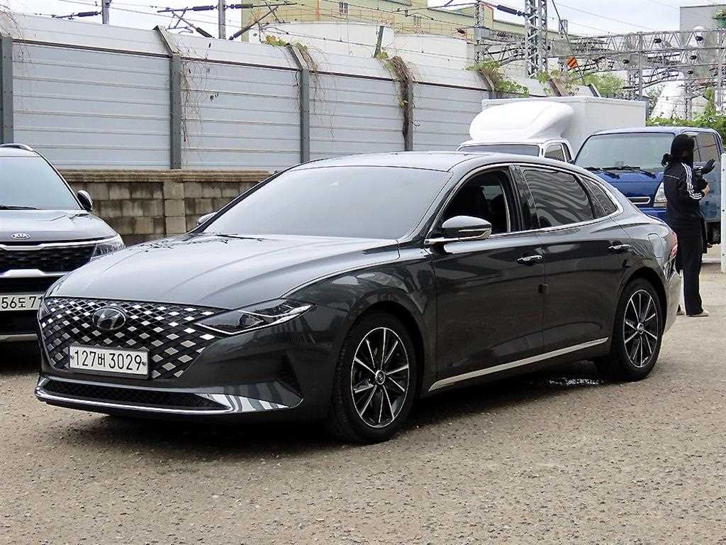 HYUNDAI Grandeur - Vista 2