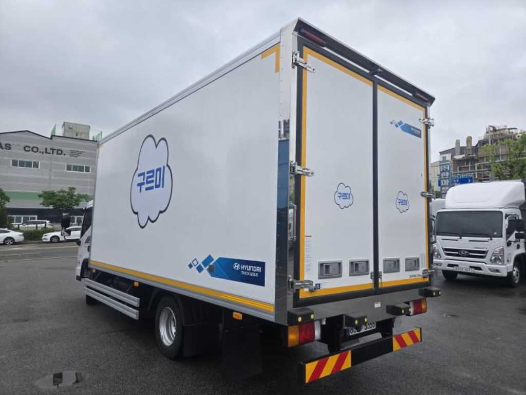 medium and large cargo truck - Vista 5