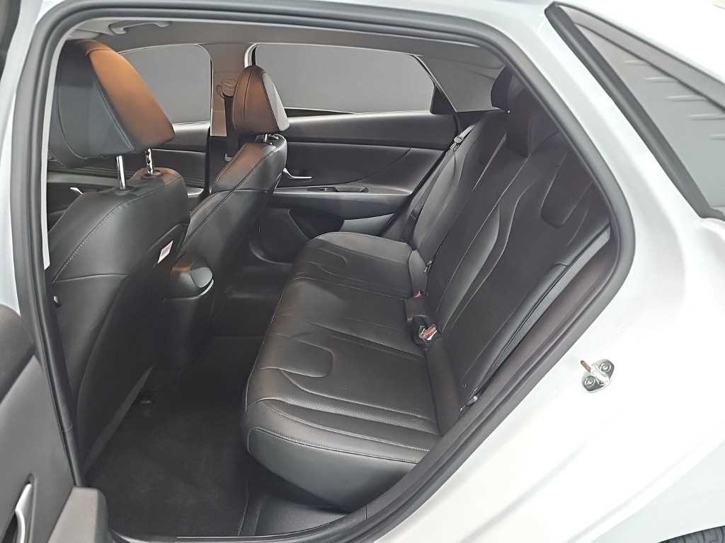 HYUNDAI Avante - Vista 12