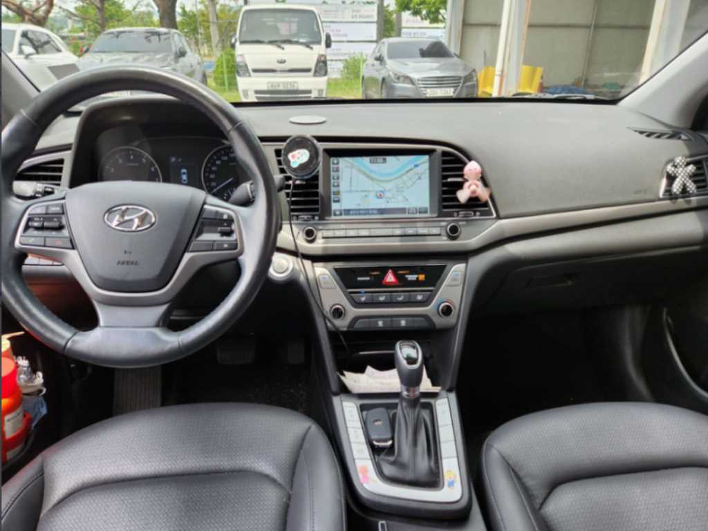 HYUNDAI Avante - Vista 6
