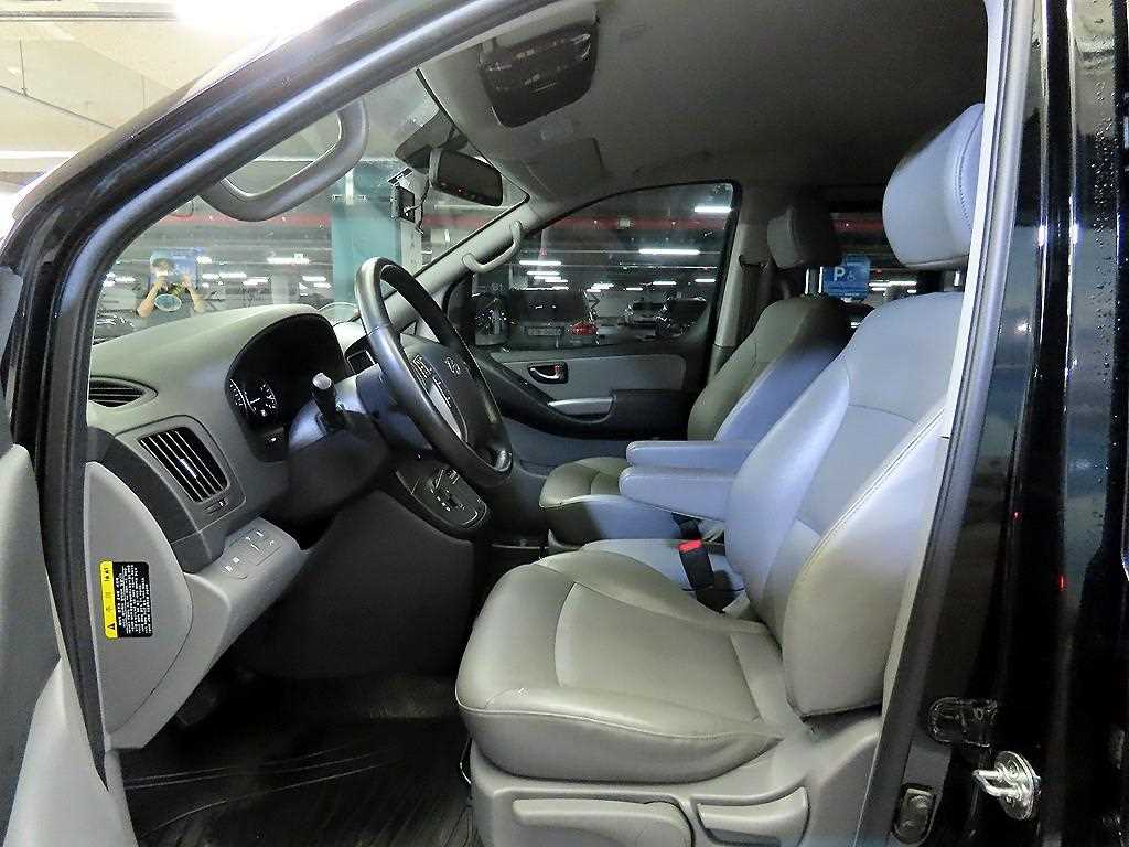 HYUNDAI Starex - Vista 6