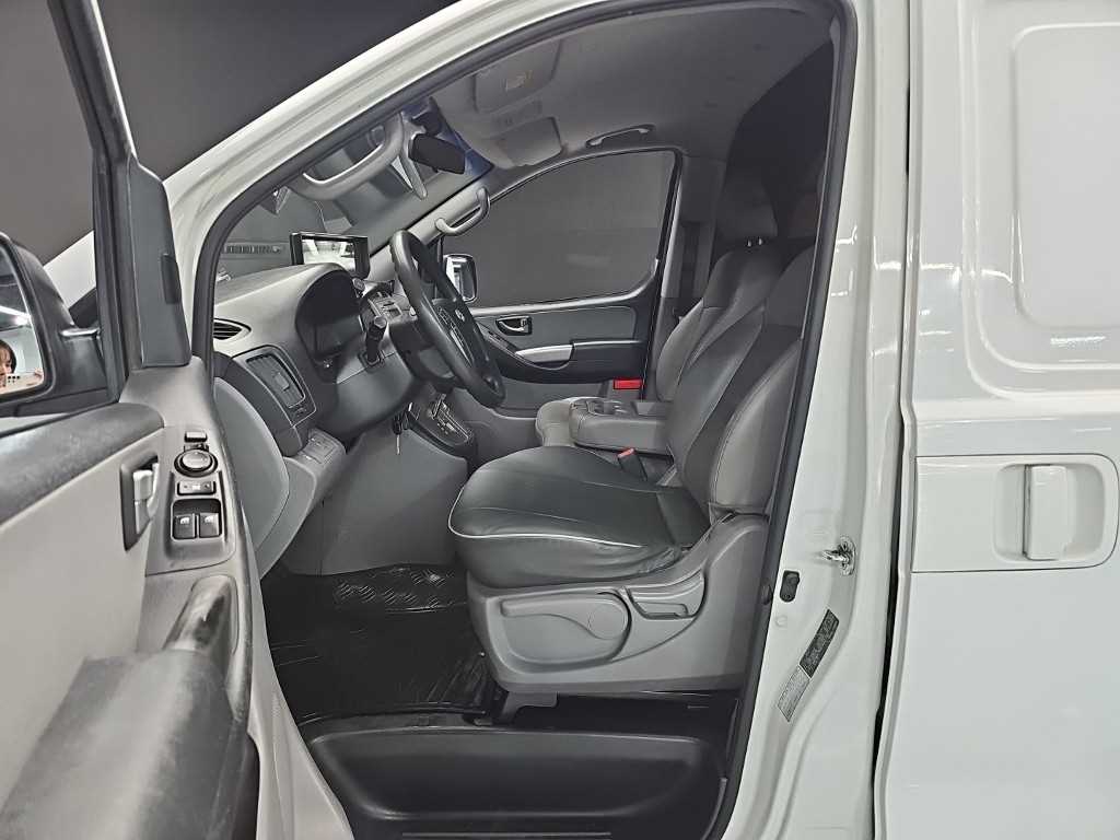 HYUNDAI Starex - Vista 9