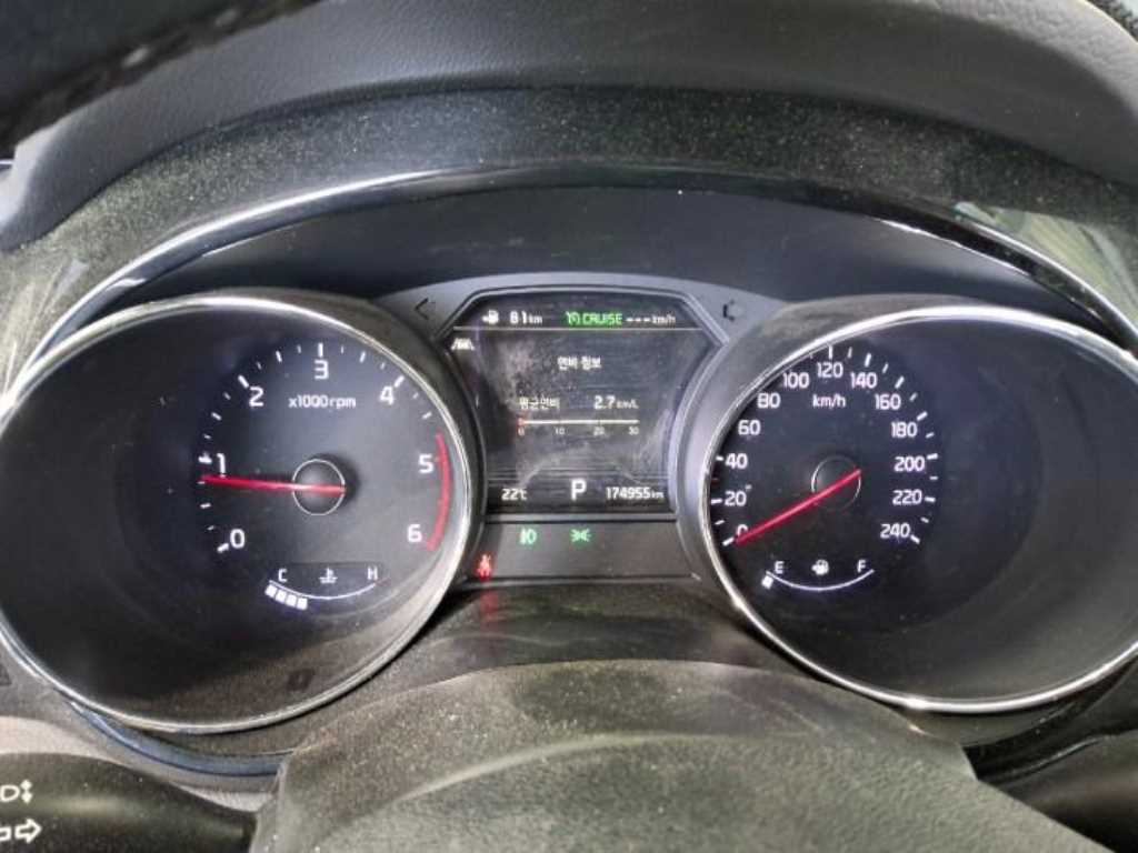 KIA Carnival - Vista 5