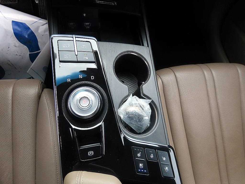 KIA K8 - Vista 10
