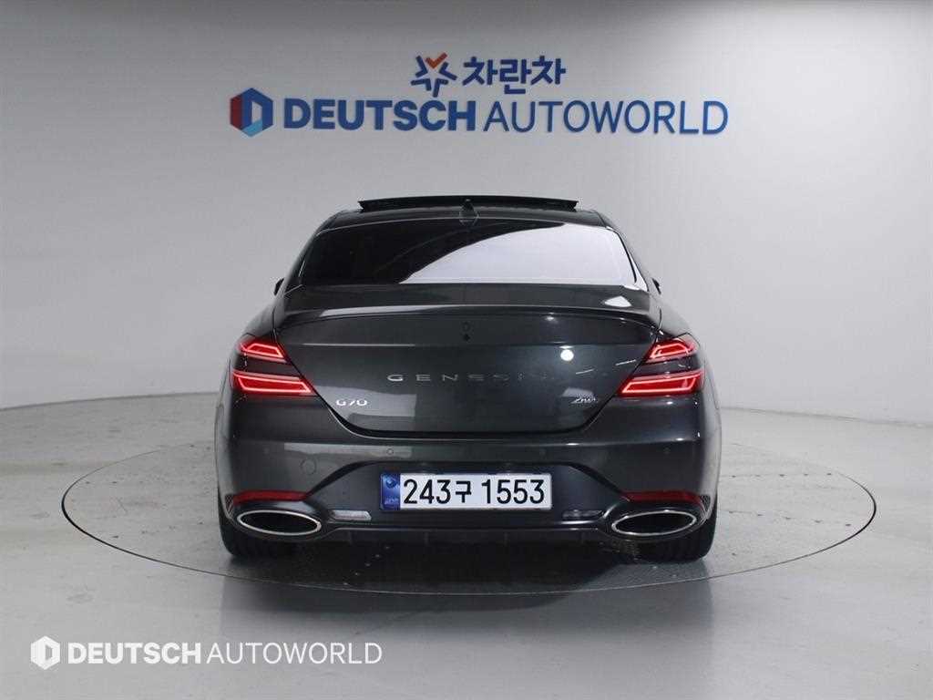 Genesis G70 - Vista 4