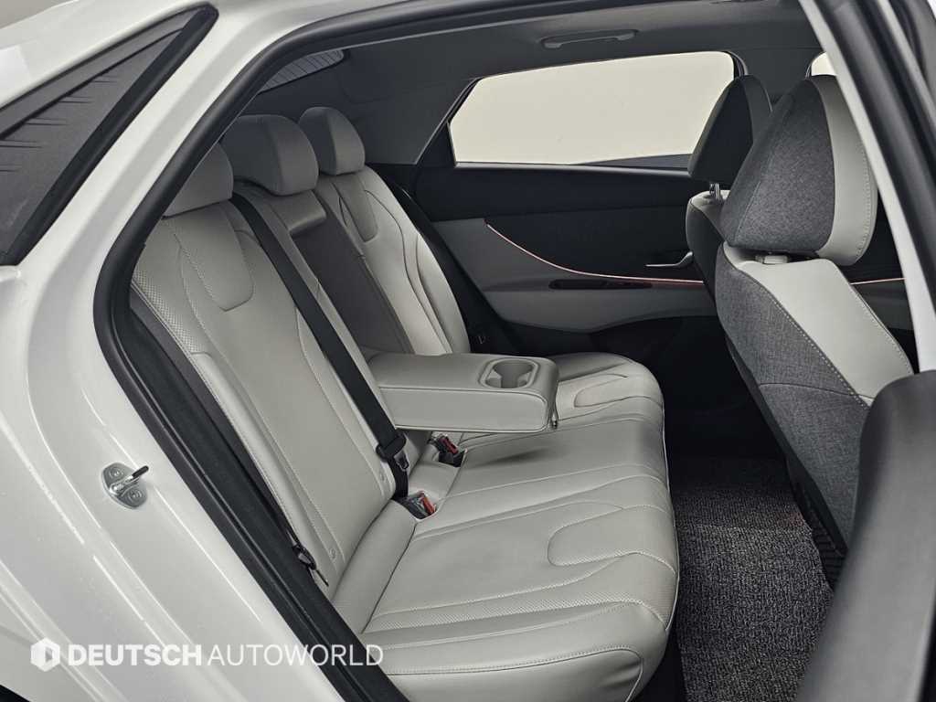 HYUNDAI Avante - Vista 12