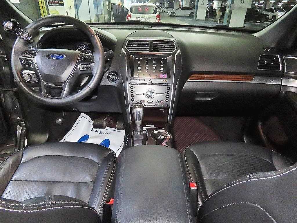 Ford Explorer - Vista 10