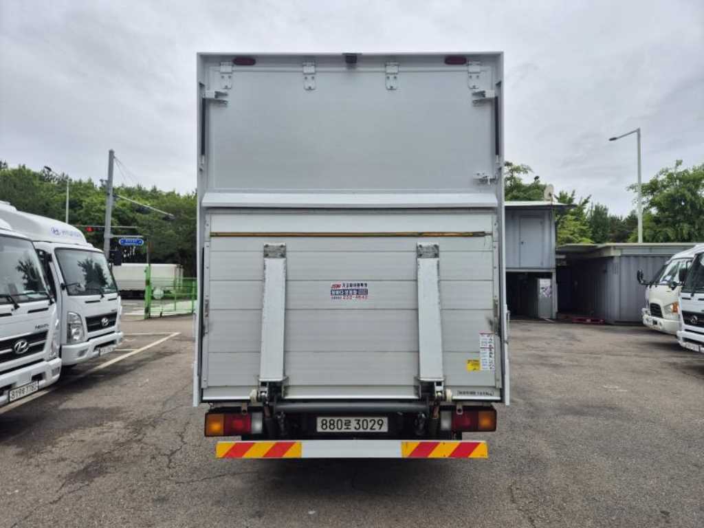 medium and large cargo truck - Vista 5