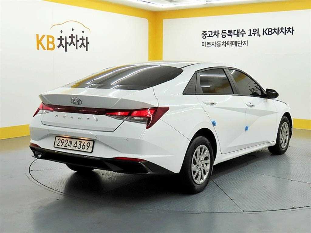 HYUNDAI Avante - Vista 4