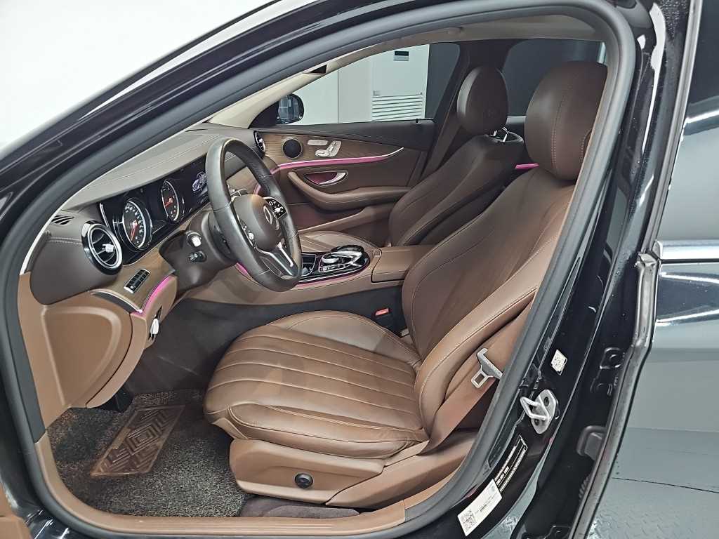 Mercedes Benz E class - Vista 11