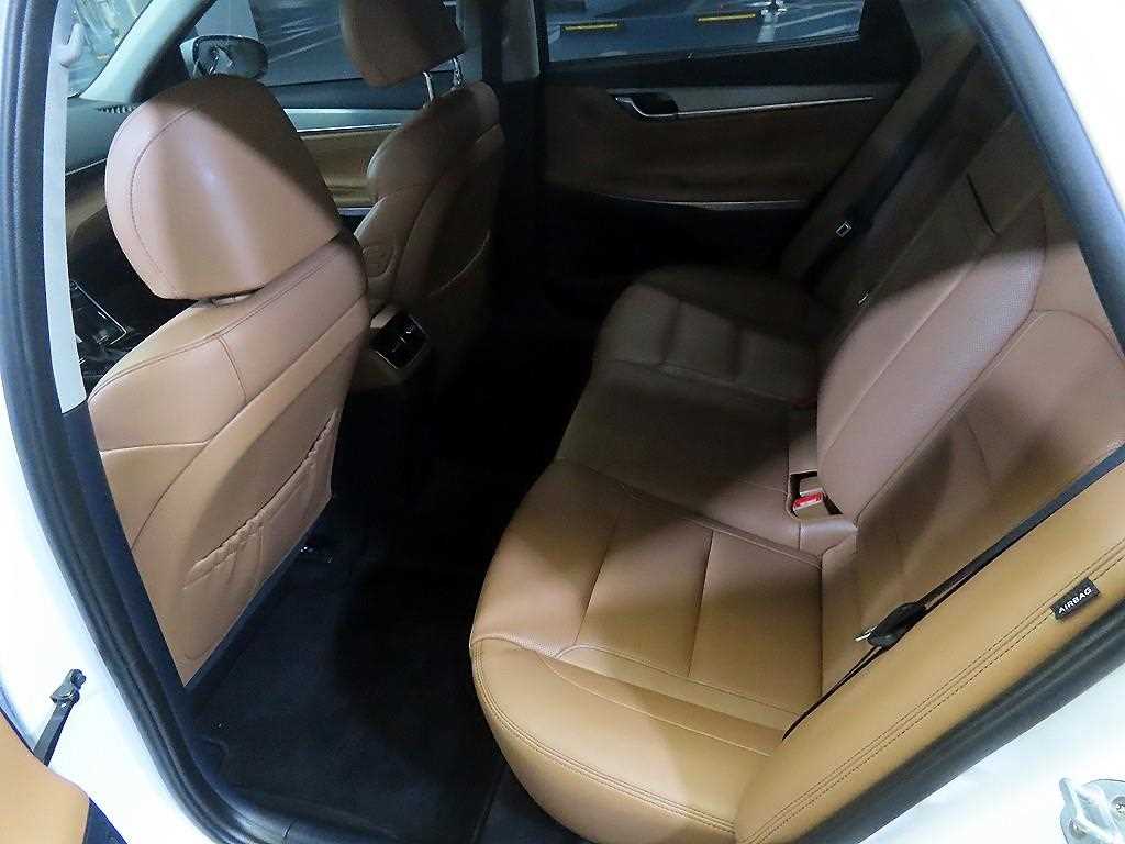 HYUNDAI Grandeur - Vista 7