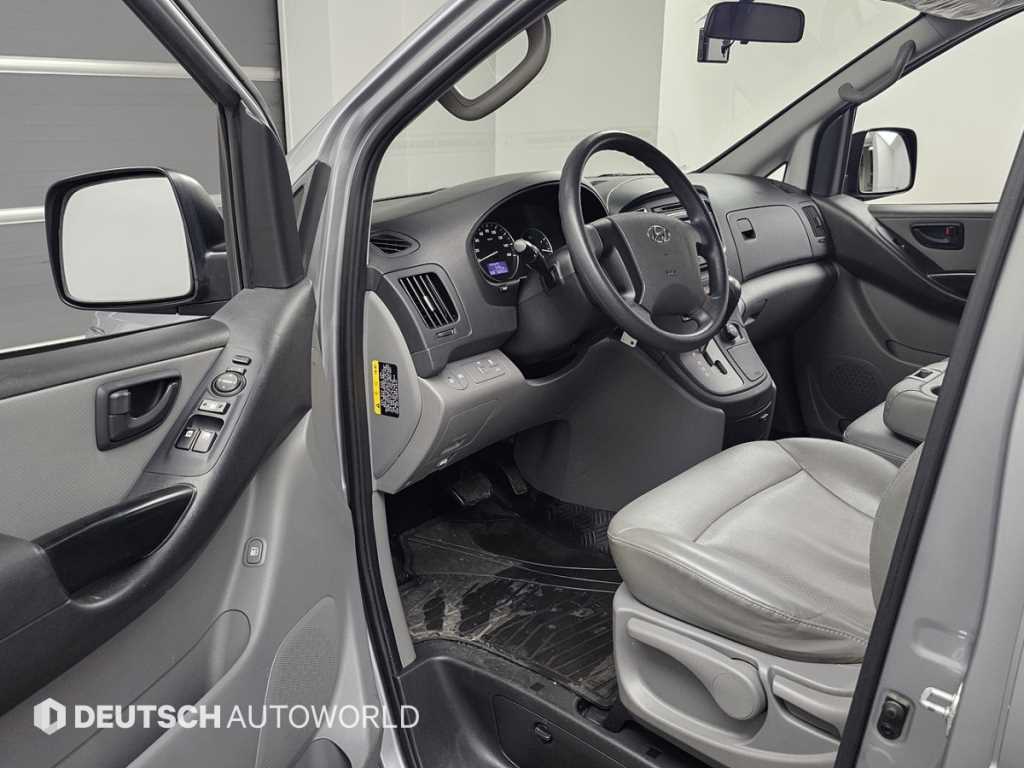 HYUNDAI Starex - Vista 11