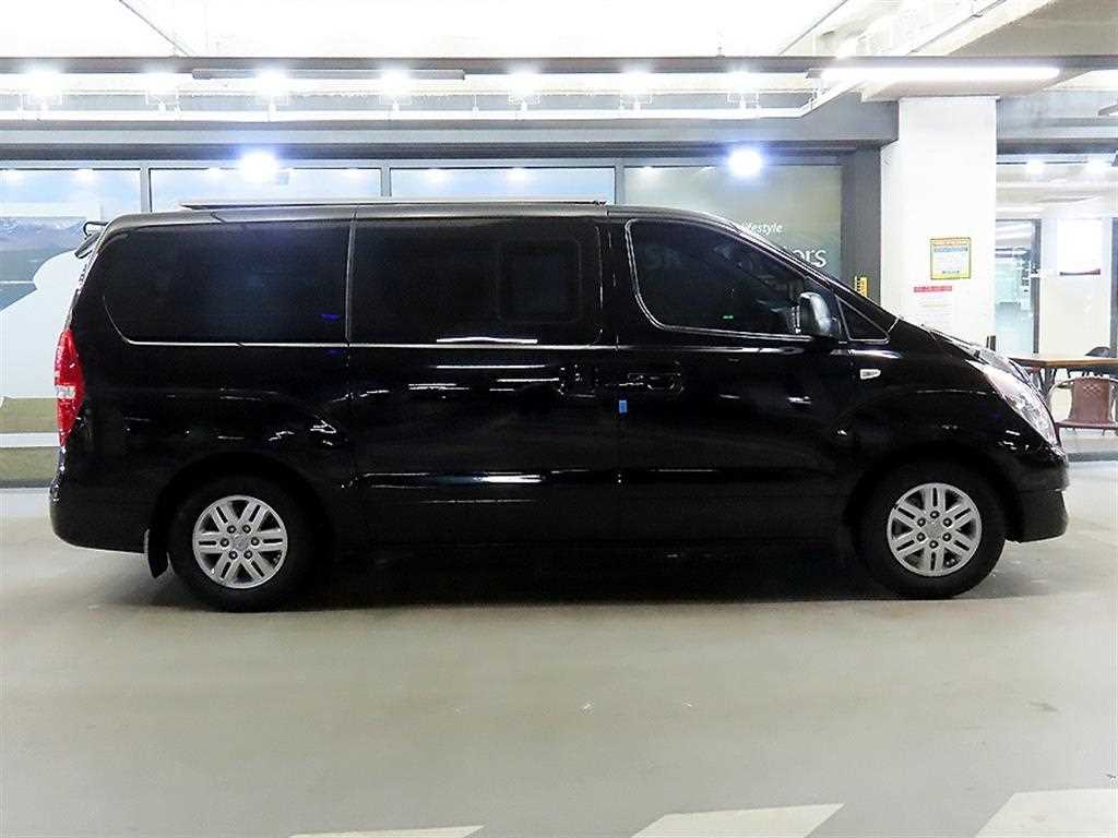 HYUNDAI Starex - Vista 3