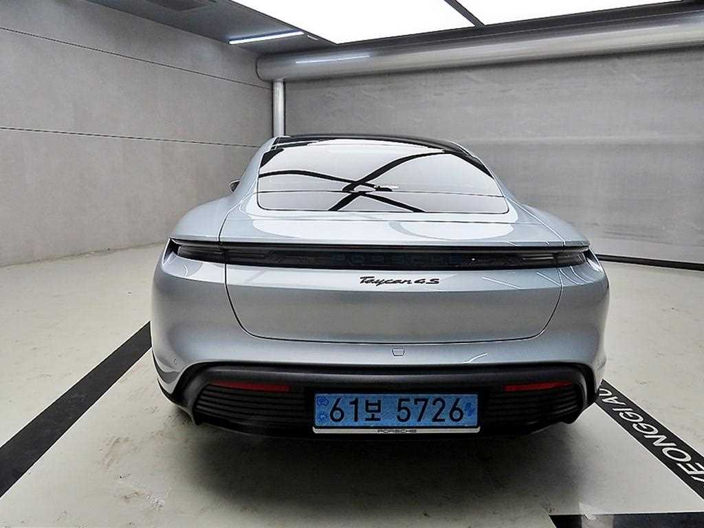 Porsche Taycan - Vista 3