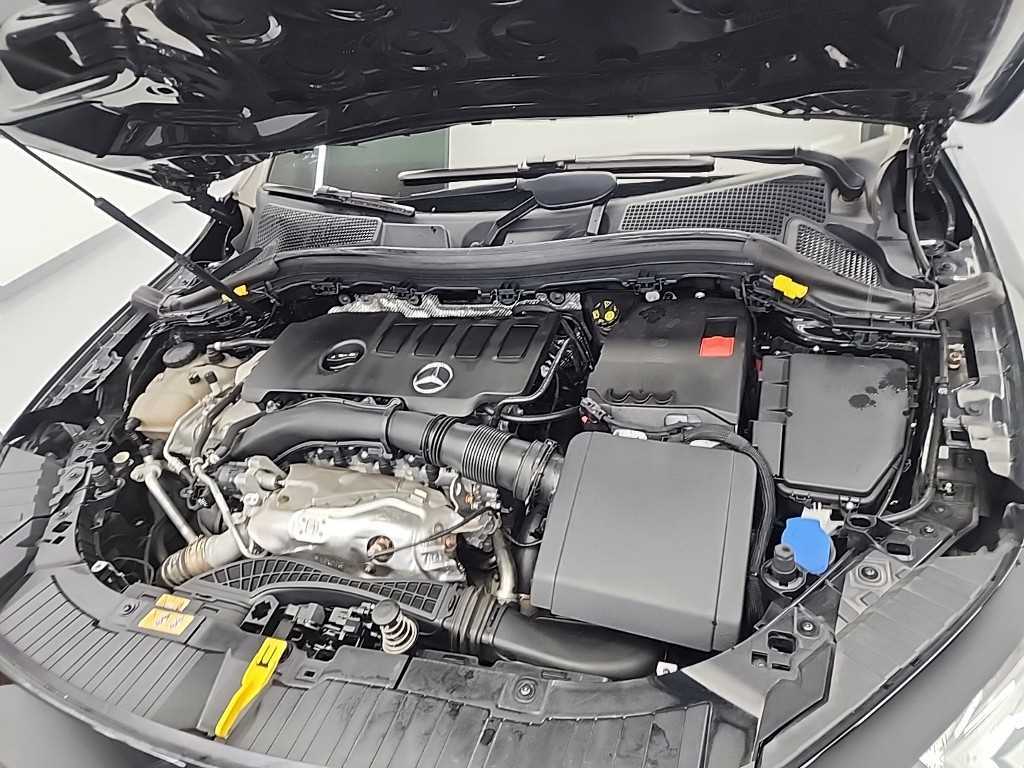 Mercedes Benz GLA Class - Vista 5