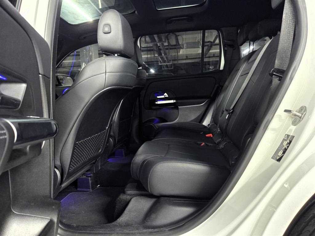 Mercedes Benz GLB Class - Vista 8