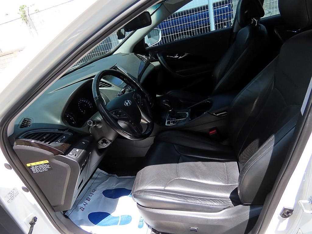 HYUNDAI Grandeur - Vista 5