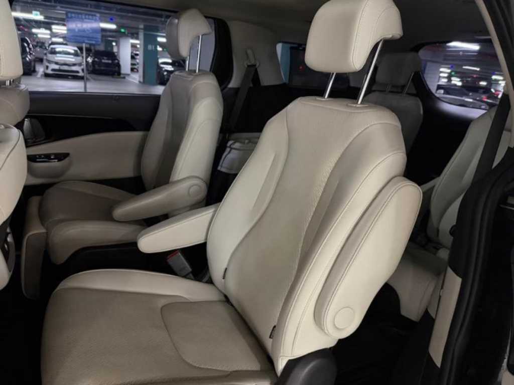 KIA Carnival - Vista 7
