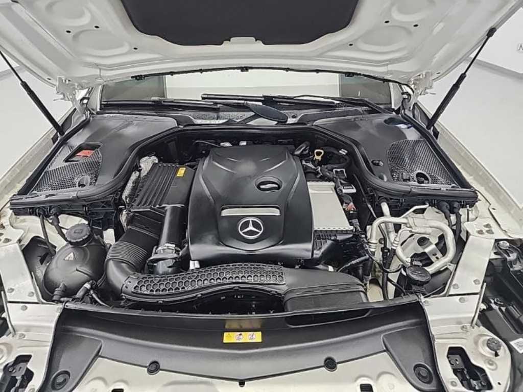 Mercedes Benz E class - Vista 5