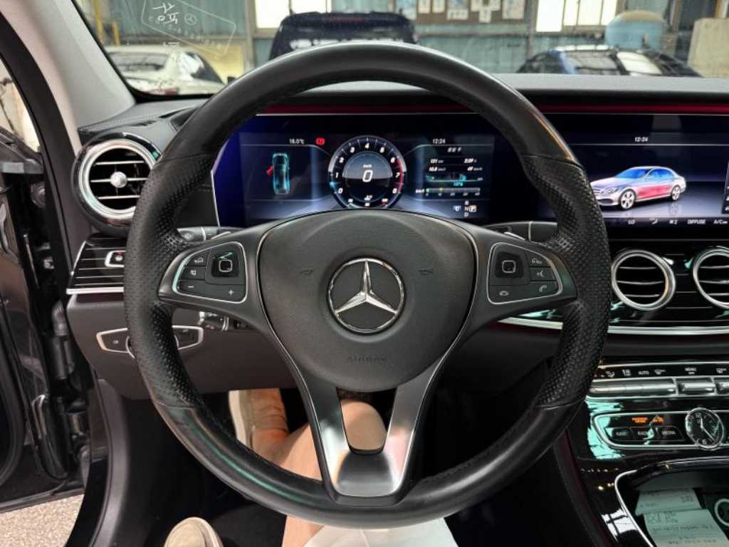Mercedes Benz E class - Vista 7
