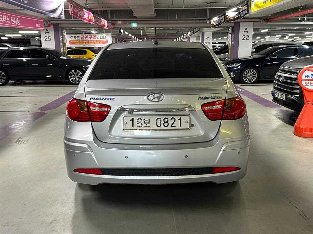 HYUNDAI Avante - Vista 3