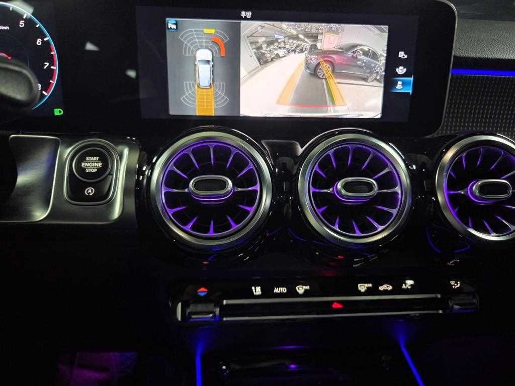 Mercedes Benz GLB Class - Vista 12