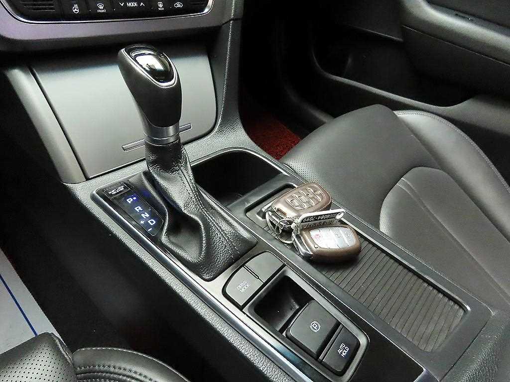 HYUNDAI Sonata - Vista 10