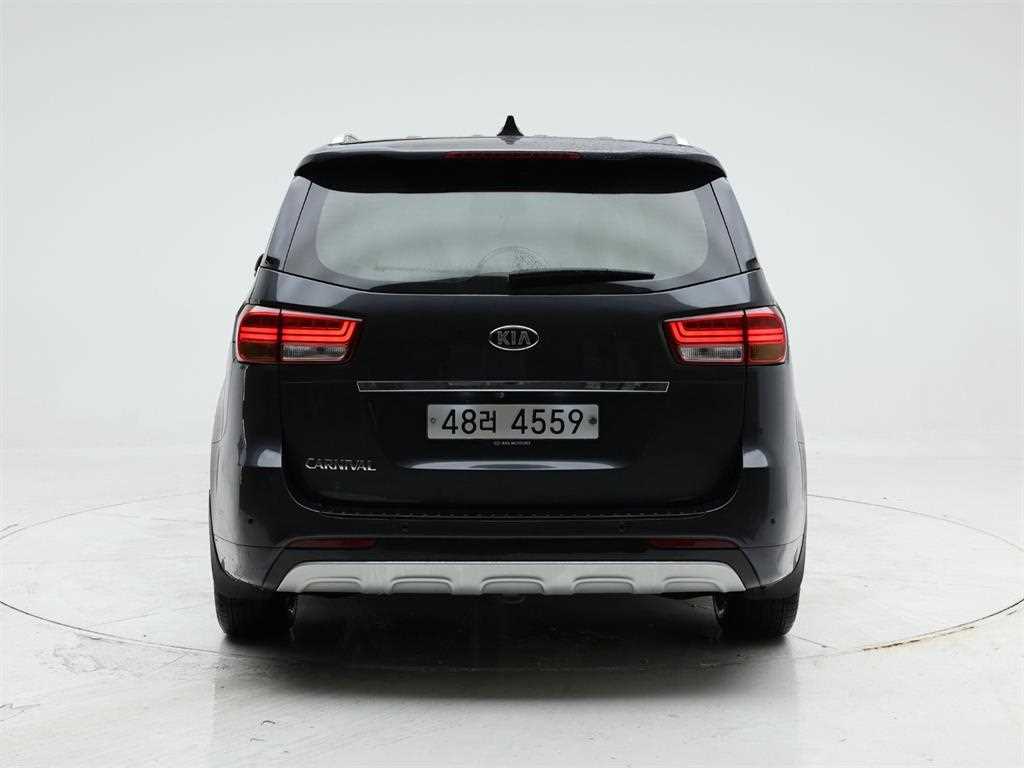 KIA Carnival - Vista 5