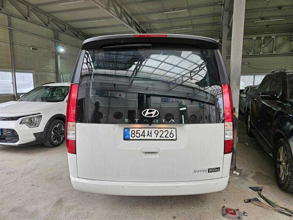 HYUNDAI Staria - Vista 2