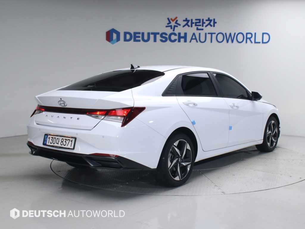 HYUNDAI Avante - Vista 2