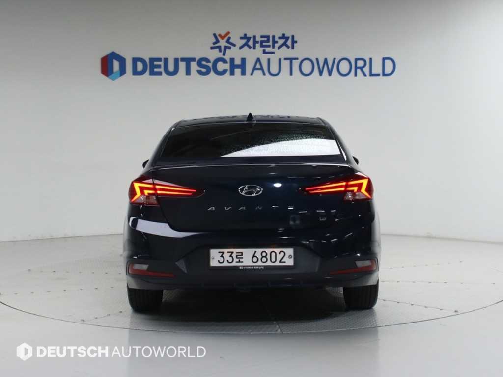 HYUNDAI Avante - Vista 4