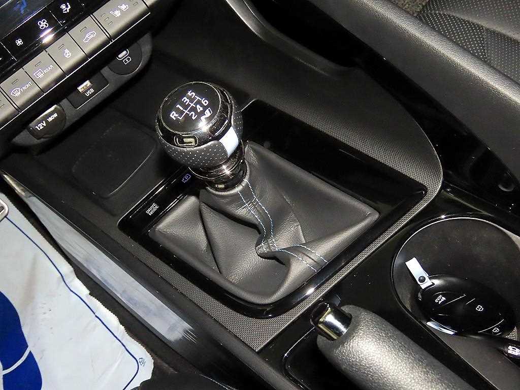 HYUNDAI Avante - Vista 12
